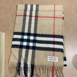 Burberry - The Classic Check cashmere scarf